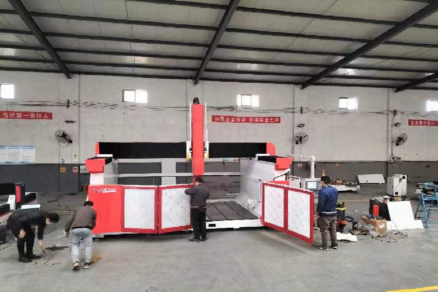 福建汽車零部件模具客戶采購木模加工中心裝車